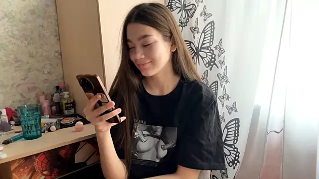 Snapshot of Cuteviola chatting on 02/25/26, 01:48 Cuteviola online show from 02/25/26, 01:48