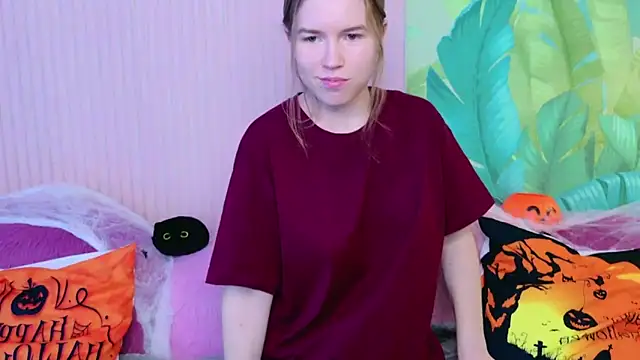 Snapshot of Alida_Brice chatting on 10/27/25, 06:17 Alida Brice online show from 10/27/25, 06:17