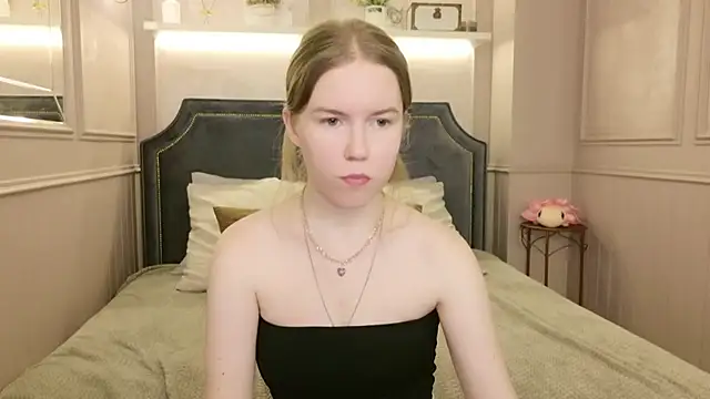 Snapshot of Alida_Brice chatting on 11/20/25, 05:40 Alida Brice online show from 11/20/25, 05:40