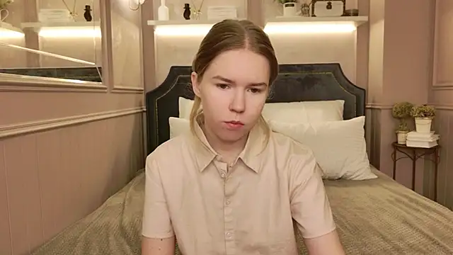 Snapshot of Alida_Brice chatting on 12/14/25, 05:35 Alida Brice online show from 12/14/25, 05:35