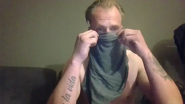 Snapshot of steef070 chatting on 05/15/26, 11:45 steef070 online show from 05/15/26, 11:45