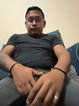 Snapshot of dannybs05 chatting on 11/14/25, 06:01 dannybs05 online show from 11/14/25, 06:01