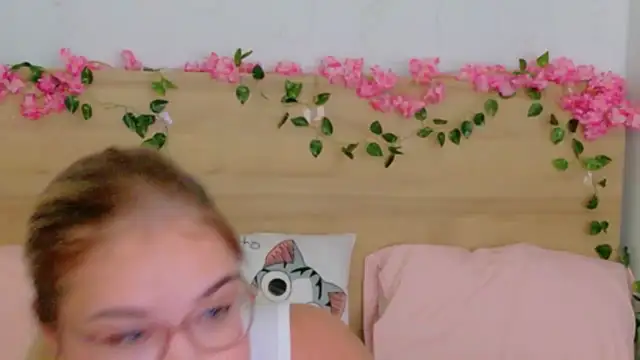 Lilith Bonheur online show from 11/21/25, 10:52