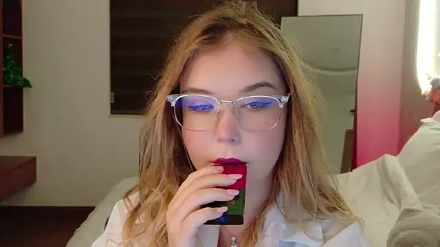 Lilith Bonheur online show from 04/03/26, 09:46