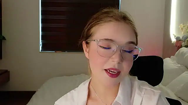 Lilith Bonheur online show from 04/10/26, 09:36