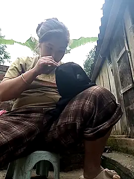 Luyen004 online show from 04/20/26, 02:47