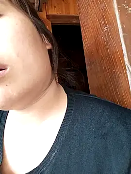 Luyen004 online show from 04/24/26, 06:05