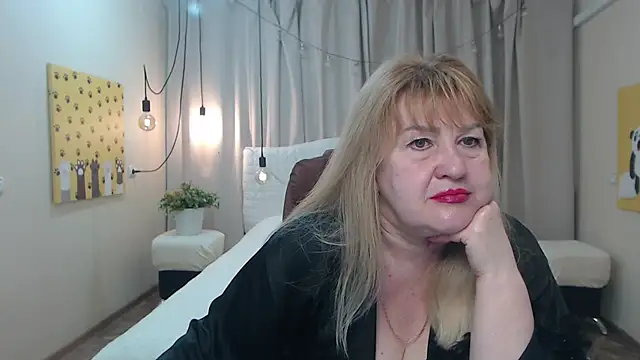 Snapshot of EmmaEllison chatting on 05/20/26, 06:19 EmmaEllison online show from 05/20/26, 06:19