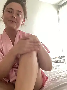 Snapshot of Mia_Winters chatting on 09/27/25, 12:32 Mia Winters online show from 09/27/25, 12:32