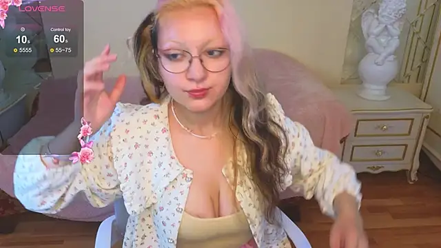 JuicyLullu online show from 09/19/25, 04:25