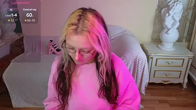 JuicyLullu online show from 12/01/25, 11:59