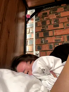 Snapshot of LAURA_LLL chatting on 09/16/25, 04:46 LAURA LLL online show from 09/16/25, 04:46