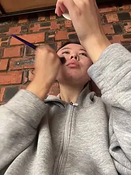 Snapshot of LAURA_LLL chatting on 09/20/25, 05:41 LAURA LLL online show from 09/20/25, 05:41