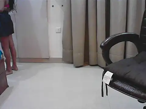 Snapshot of short_girl_ chatting on 10/16/25, 04:30 short girl  online show from 10/16/25, 04:30