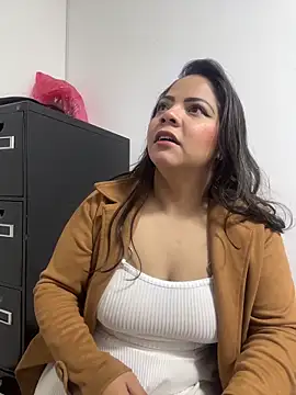 Snapshot of ROUSE_SINCLAIR chatting on 11/23/25, 03:28 ROUSE SINCLAIR online show from 11/23/25, 03:28