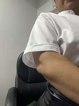 Snapshot of ROUSE_SINCLAIR chatting on 11/24/25, 08:41 ROUSE SINCLAIR online show from 11/24/25, 08:41