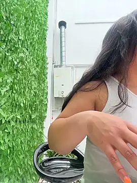 Snapshot of ROUSE_SINCLAIR chatting on 12/15/25, 06:23 ROUSE SINCLAIR online show from 12/15/25, 06:23