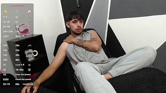 Snapshot of Alpha_Brayan777 chatting on 09/16/25, 12:17 Alpha Brayan777 online show from 09/16/25, 12:17