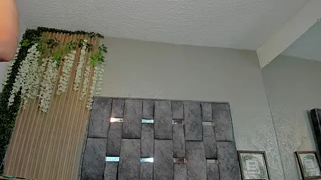 Snapshot of Nicky_Brown_ chatting on 09/25/25, 10:57 Nicky Brown online show from 09/25/25, 10:57