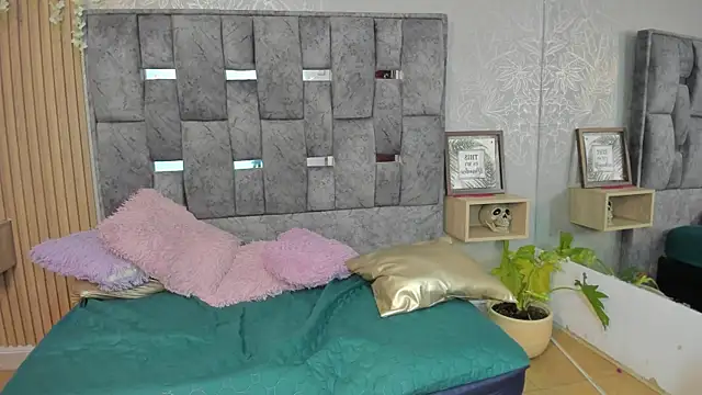 Snapshot of Nicky_Brown_ chatting on 10/02/25, 03:35 Nicky Brown online show from 10/02/25, 03:35