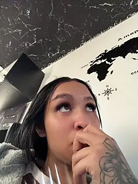 Isabella-Teen online show from 04/21/26, 02:56