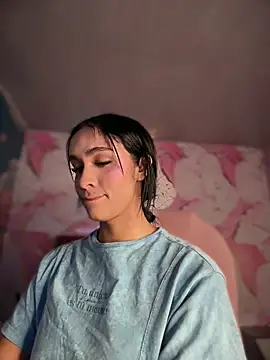 Isabella-Teen online show from 04/22/26, 02:29