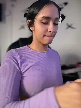 Snapshot of Isabella-Teen chatting on 05/03/26, 01:50 Isabella-Teen online show from 05/03/26, 01:50