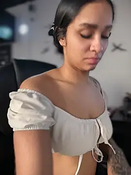 Snapshot of Isabella-Teen chatting on 06/02/26, 01:13 Isabella-Teen online show from 06/02/26, 01:13