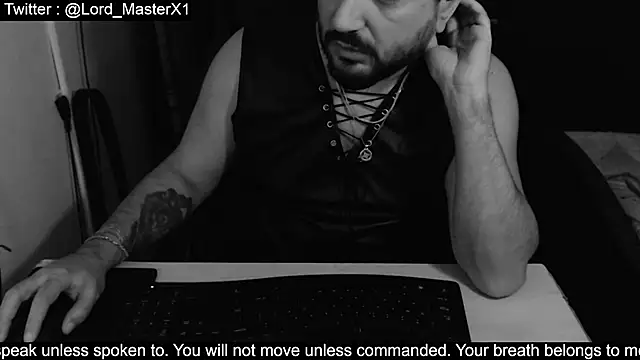 Snapshot of Lord_MasterX chatting on 11/11/25, 04:01 Lord MasterX online show from 11/11/25, 04:01