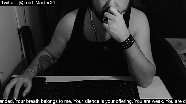 Snapshot of Lord_MasterX chatting on 11/18/25, 01:04 Lord MasterX online show from 11/18/25, 01:04