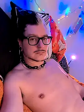 Snapshot of cruiserpup chatting on 10/19/25, 01:12 cruiserpup online show from 10/19/25, 01:12