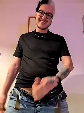 Snapshot of cruiserpup chatting on 12/15/25, 06:45 cruiserpup online show from 12/15/25, 06:45