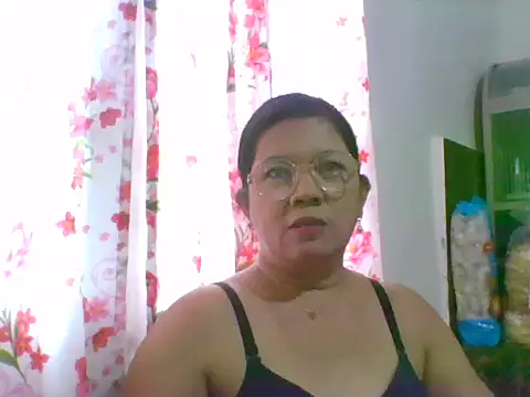 Snapshot of asian_bhebs1 chatting on 10/17/25, 12:01 asian bhebs1 online show from 10/17/25, 12:01