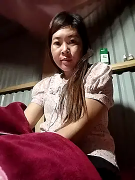 Snapshot of Siathong chatting on 10/16/25, 09:49 Siathong online show from 10/16/25, 09:49