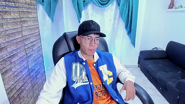 Snapshot of Hunteer_Boy chatting on 09/30/25, 07:52 Hunteer Boy online show from 09/30/25, 07:52
