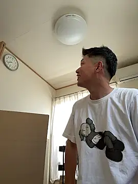 Snapshot of KAMESAN08 chatting on 07/18/26, 01:32 KAMESAN08 online show from 07/18/26, 01:32