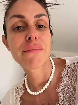 ainaht online show from 04/01/26, 01:41