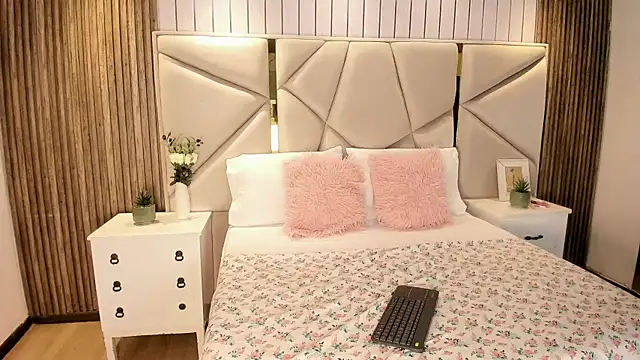 Snapshot of Maddy_XOXO_HOT chatting on 09/30/25, 08:25 Maddy XOXO HOT online show from 09/30/25, 08:25