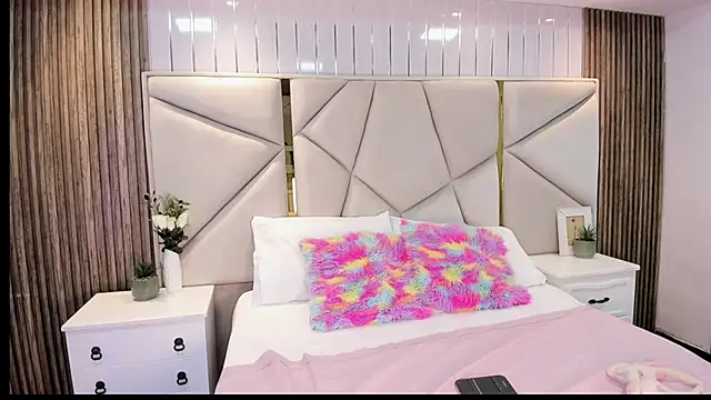 Snapshot of Maddy_XOXO_HOT chatting on 10/15/25, 08:31 Maddy XOXO HOT online show from 10/15/25, 08:31