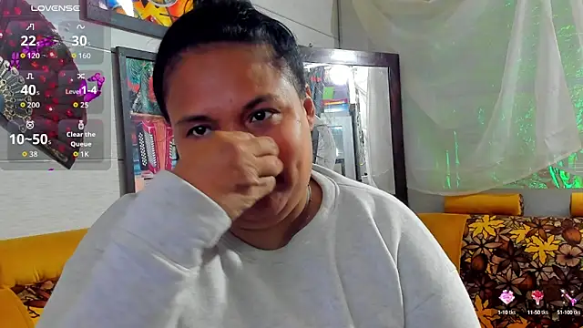 Snapshot of Girl_luna_ chatting on 10/11/25, 05:33 Girl luna online show from 10/11/25, 05:33