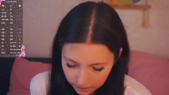 GabrielleLynchard online show from 10/27/25, 07:18