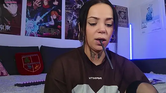 KiraQuinn1 online show from 10/27/25, 04:11