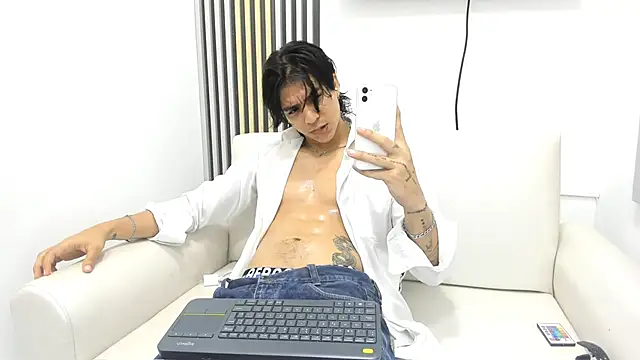 Snapshot of toji_luxxer chatting on 09/28/25, 02:39 toji luxxer online show from 09/28/25, 02:39