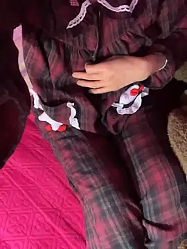 Moon pusy online show from 12/16/25, 12:21