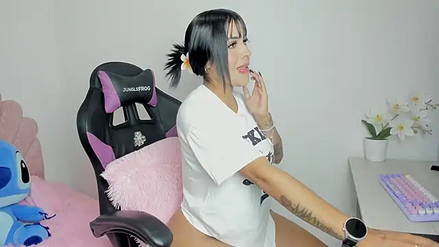 evelynrojas online show from 11/25/25, 12:32