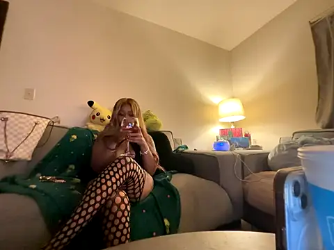 Snapshot of GoddessFatPuss chatting on 10/26/25, 04:51 GoddessFatPuss online show from 10/26/25, 04:51