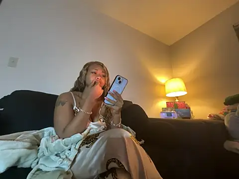Snapshot of GoddessFatPuss chatting on 06/12/26, 02:54 GoddessFatPuss online show from 06/12/26, 02:54