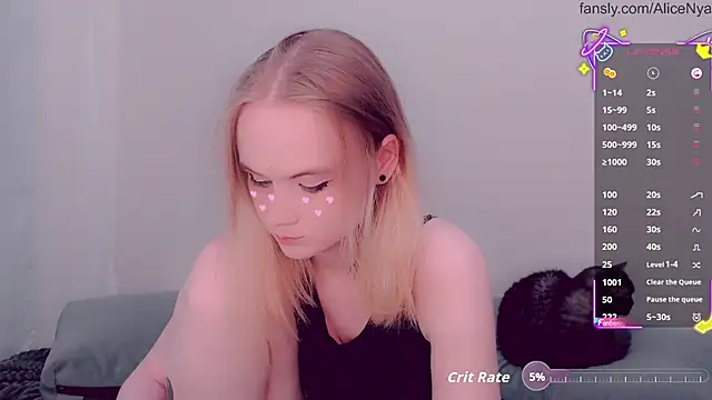 Snapshot of AliceNya_cute chatting on 09/21/25, 04:03 AliceNya cute online show from 09/21/25, 04:03