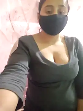 Snapshot of Romantic_couple89 chatting on 12/14/25, 01:22 Romantic couple89 online show from 12/14/25, 01:22