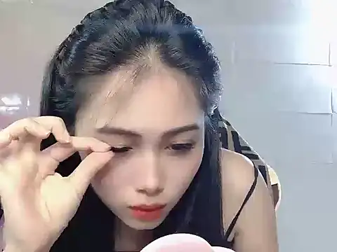 Snapshot of Lyly4757 chatting on 11/10/25, 01:43 Lyly4757 online show from 11/10/25, 01:43